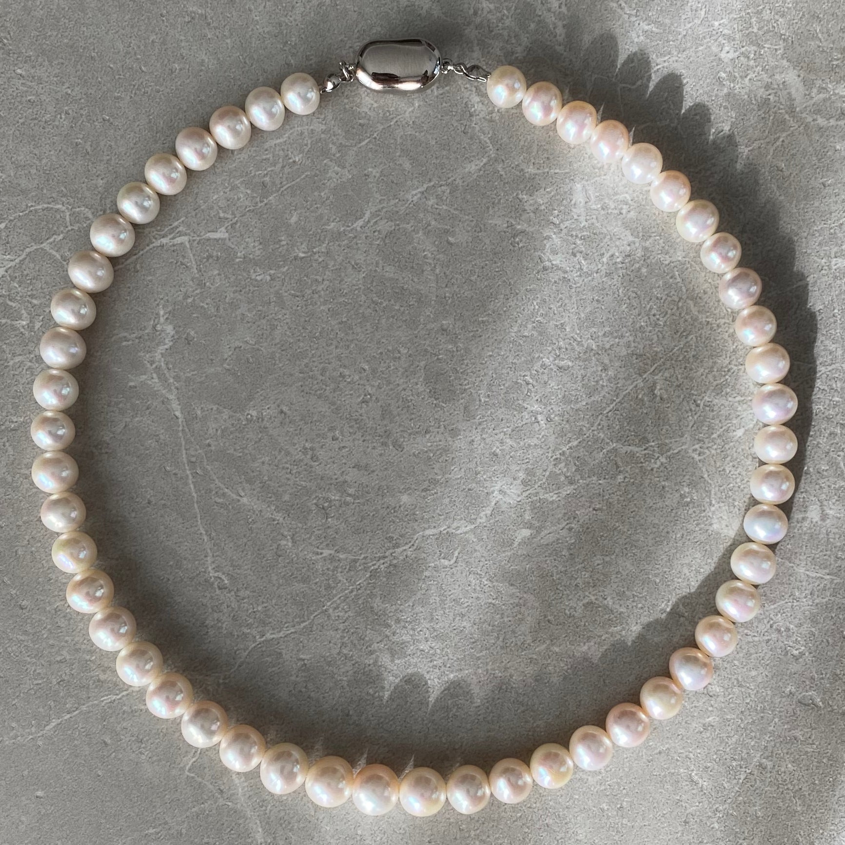 Fresh water  pearl necklace - hikari pearl.